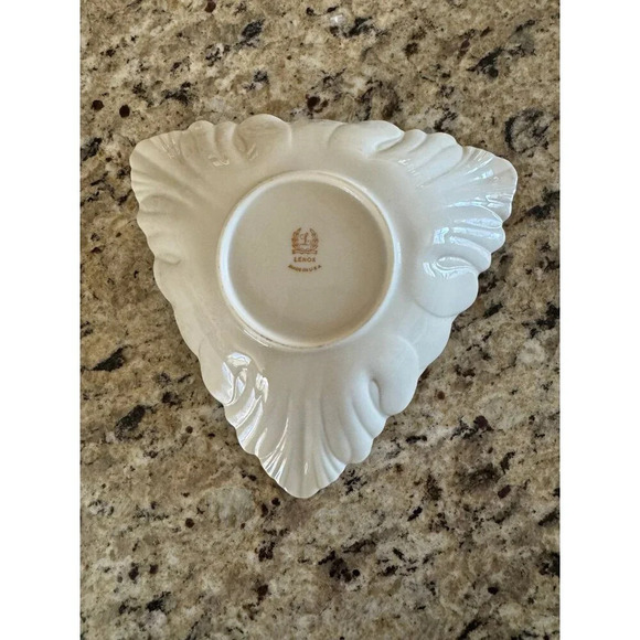 Vintage LENOX Bone China Triangle Candy/Nut Dish Embossed Pattern 24K Gold Trim - Picture 2 of 2